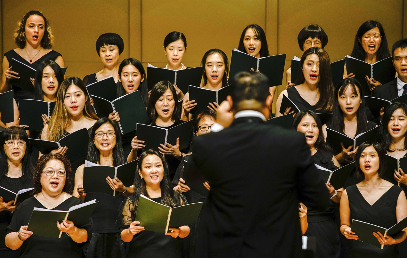 The performance of Yellow River Cantata featured the CityU Choir, CityU Concert Singers and the Pro-Musica Society of Hong Kong.
