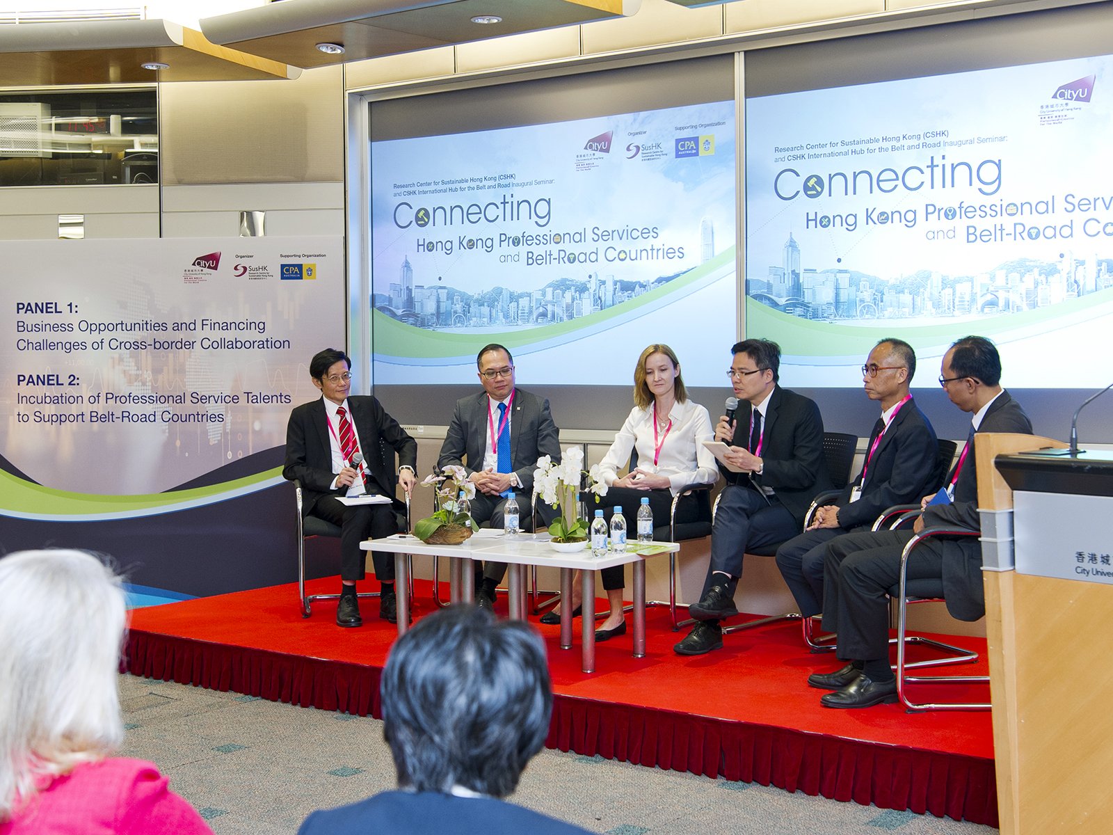 Guests exchange ideas at the inaugural seminar titled “Connecting Hong Kong Professional Services and Belt-Road Countries”.