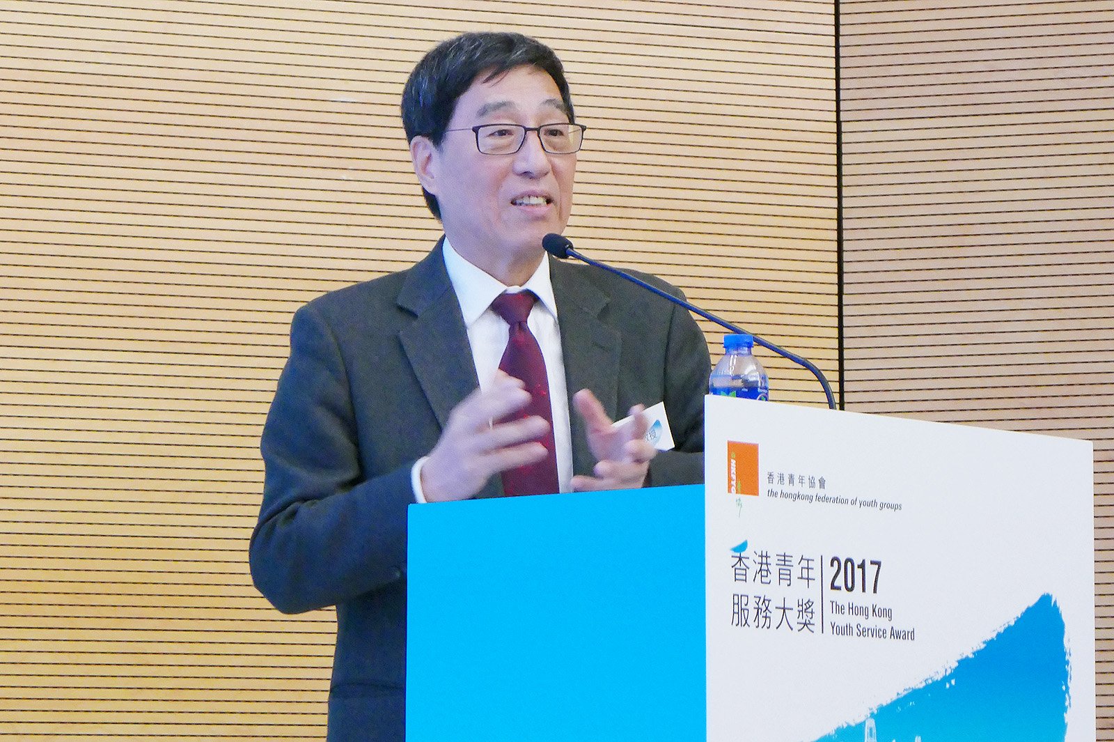 Professor Kuo delivers the keynote speech at The Hong Kong Youth Service Award 2017 presentation ceremony.   