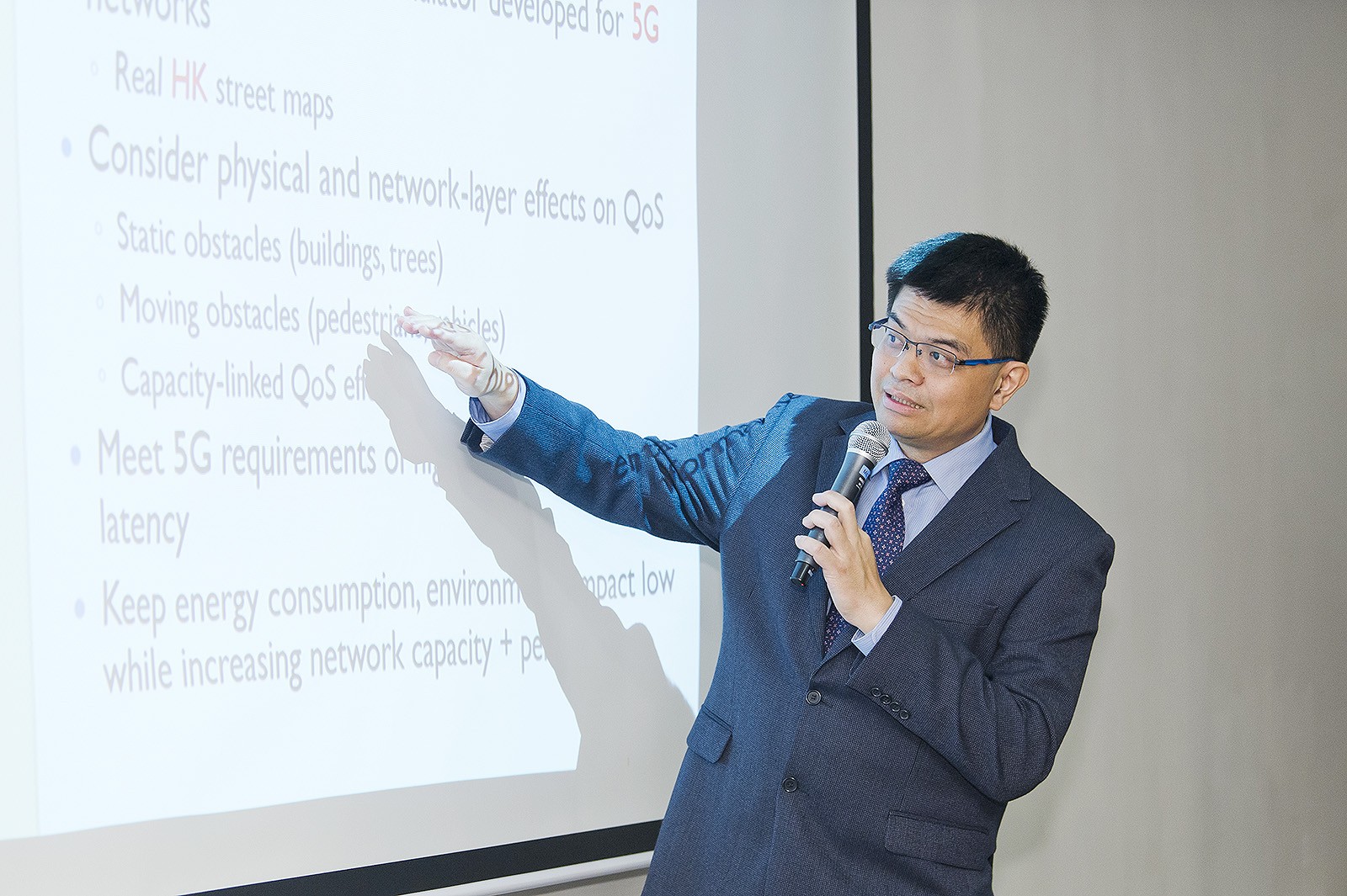 Dr Eric Wong Wing-ming, Associate Professor, Department of Electronic Engineering, explains how the new technology can help save the energy consumption of the base stations.