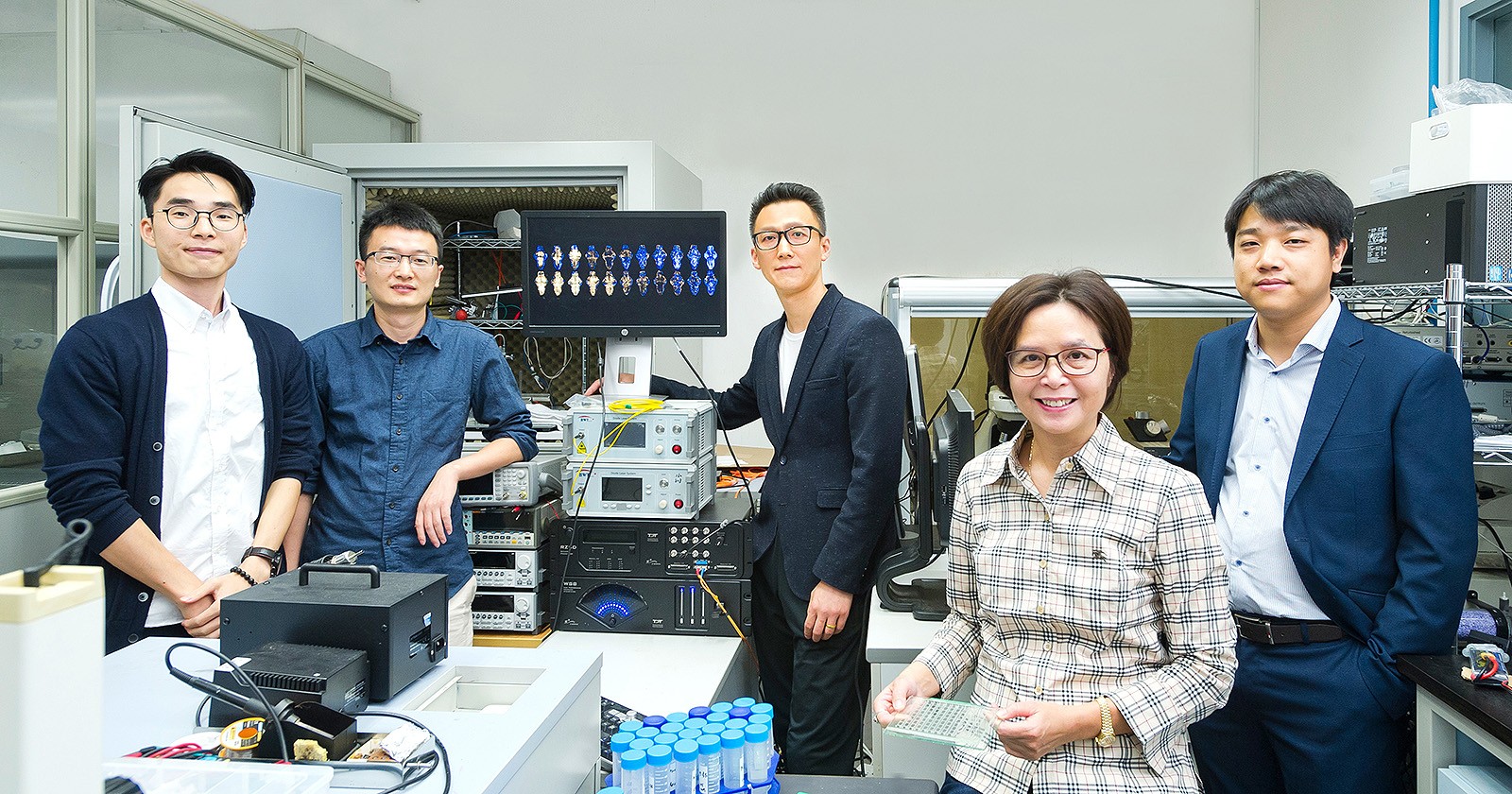 (From left) Mr Duan Xin, Dr Lin Xudong, Dr Shi Peng, Professor Cheng Shuk Han and Dr Wang Xin.