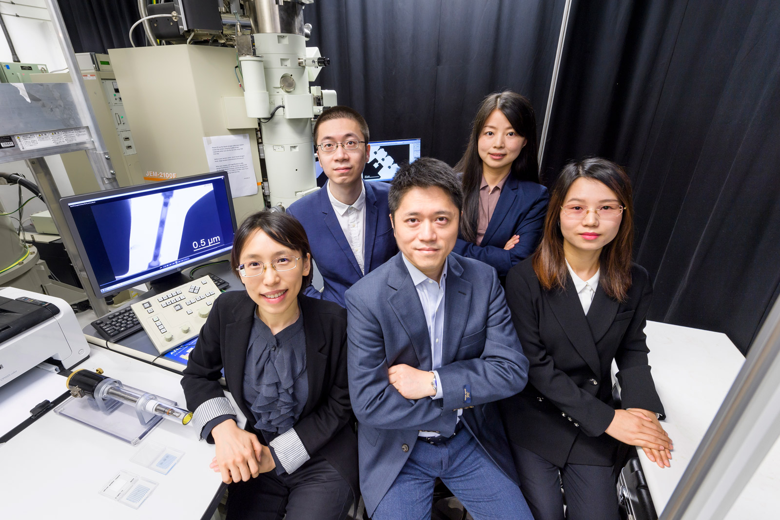 Dr Lu Yang (centre, front) and his research team: Dr Alice Hu (left, front); Dang Chaoqun (right, front); Lin Weitong (left, back) and Dr Fan Rong (right, back).