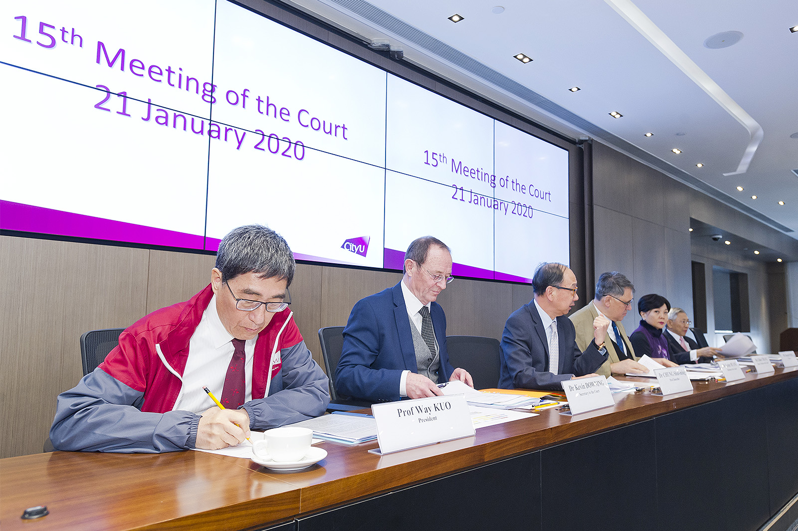 The Principal Officers of CityU brief the members of the Court about the latest developments at CityU.