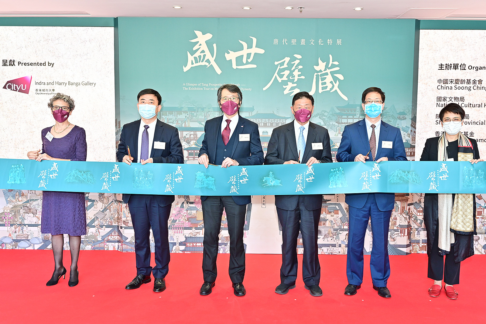 Officiating at the opening ceremony were (from left): Dr Isabelle Frank, Director of the Indra and Harry Banga Gallery; Mr Zhu Wen, Director-General, Coordination Department, Liaison Office of the Central People’s Government, Hong Kong SAR; Professor Matthew Lee Kwok-on, Acting President of CityU; Dr Herman Hu Shao-ming, SBS, JP, Founding President of Hong Kong Rosamond Foundation; Counselor Wang Qi, Director, Department of International Organizations and Conferences, Office of the Commissioner of the Ministry of Foreign Affairs of the People’s Republic of China, Hong Kong SAR; Ms Eve Tam Mei-yee, Assistant Director (Heritage & Museums), Leisure and Cultural Services Department.