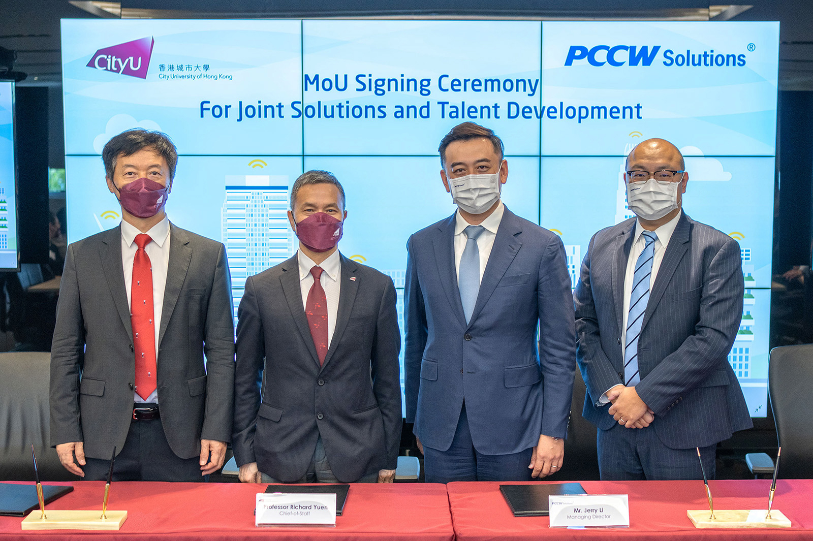 Representatives of CityU and PCCW Solutions at the MoU signing ceremony.