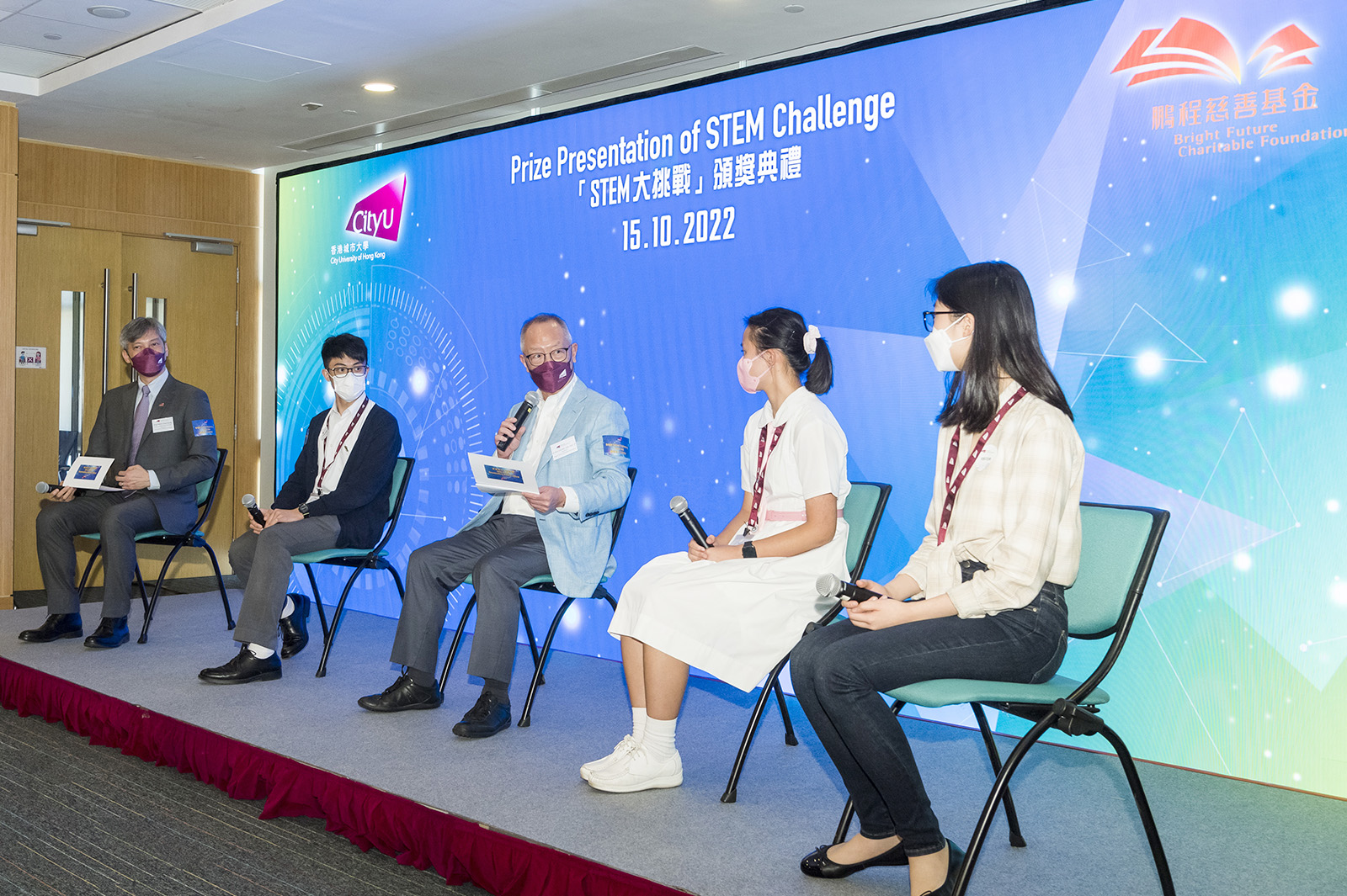 Dr Roy Chung joined the sharing session with the representatives of the three winning teams of the STEM Challenge and shared his inspiring words.