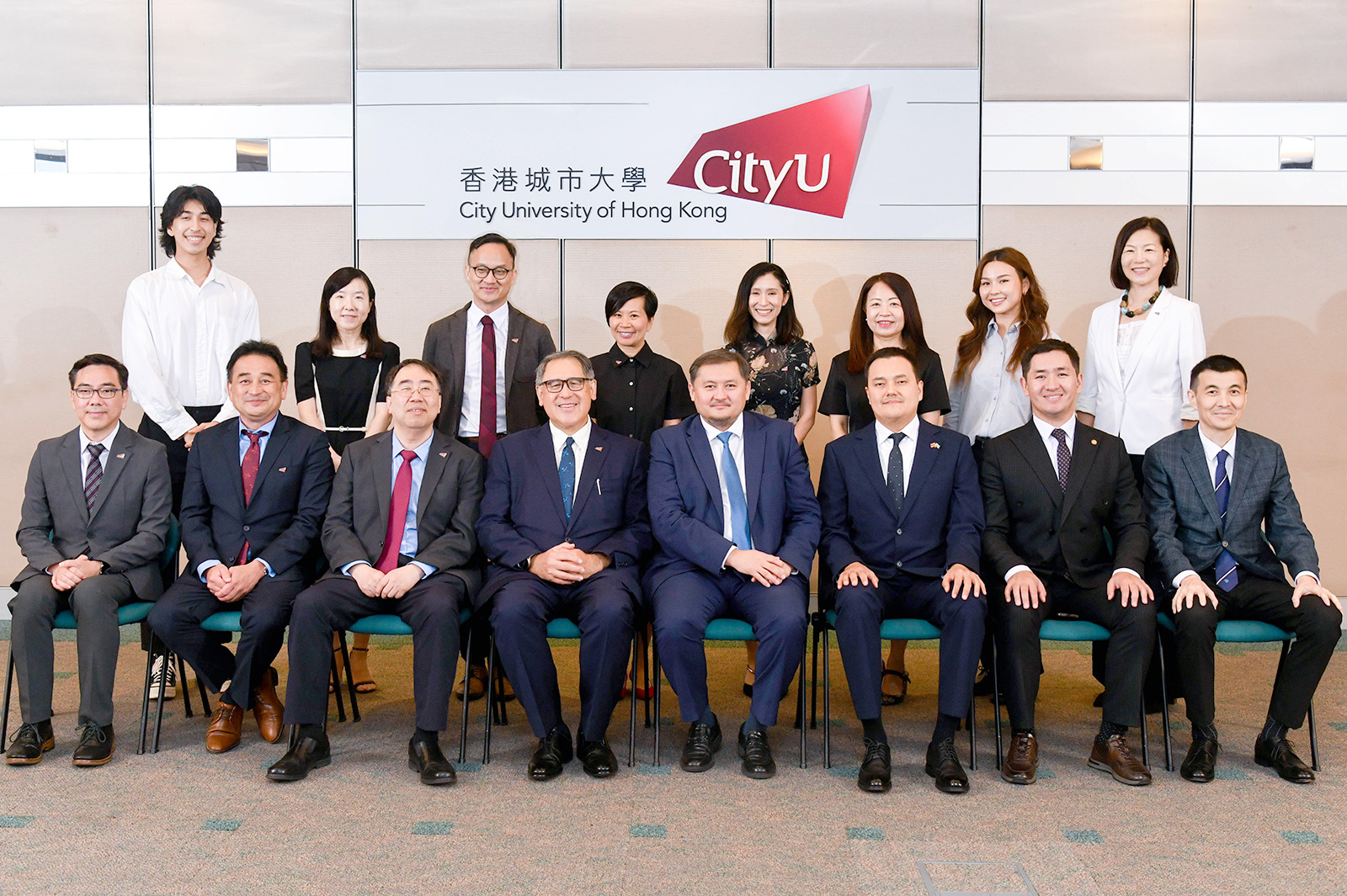 Mr Lester Garson Huang, Council Chairman of CityU, along with members of the management team warmly greeted and received the delegation from Kazakhstan.