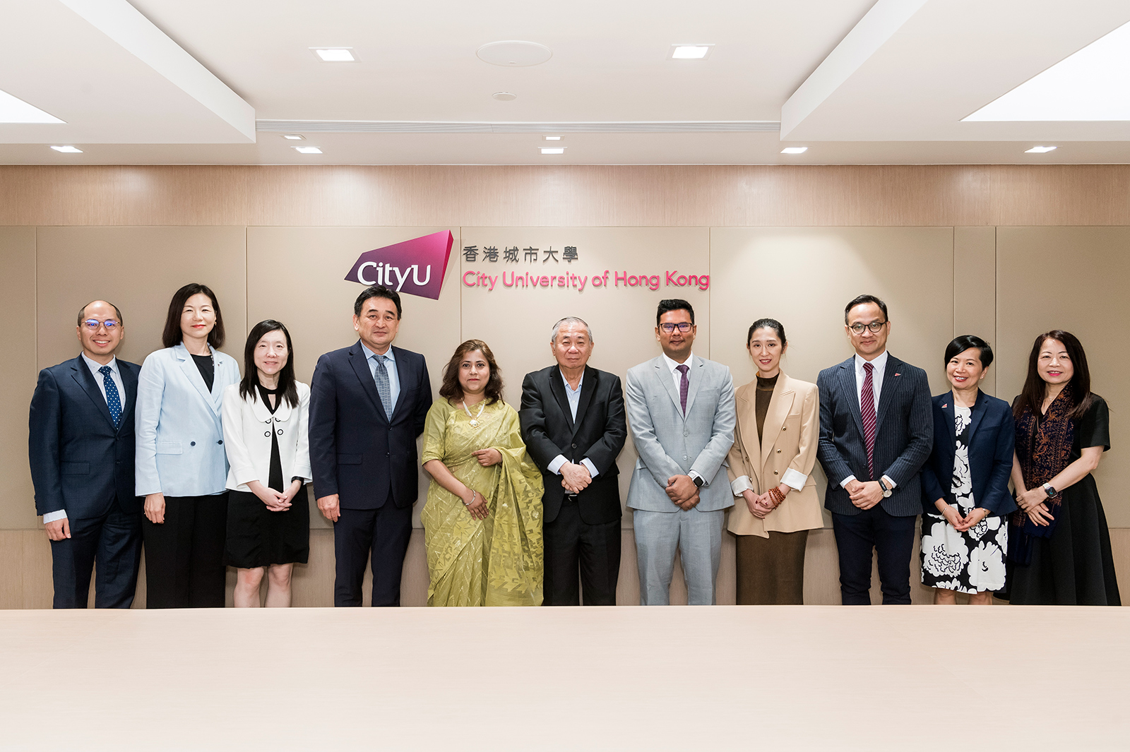 Ms Israt Ara (5th from left), Consul General of Bangladesh in Hong Kong, and Mr Md Marzuk Islam (5th from right), Vice Consul, visited CityU and met with Professor Freddy Boey Yin Chiang (6th from right), CityU President and the management team of CityU.