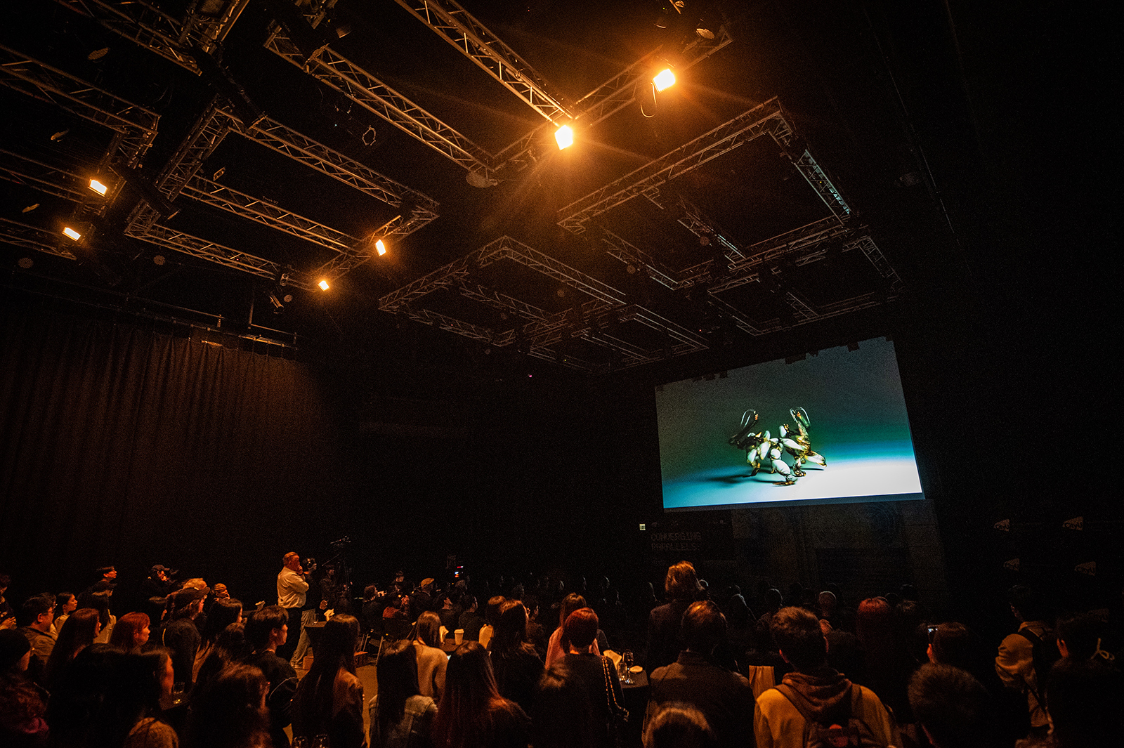 Mythical Creatures – Studies of Shapes and Motions, a video artwork created by Professor Gremmler, which interprets different forms and motions of Chinese mythical characters, is showcased at the opening ceremony. 