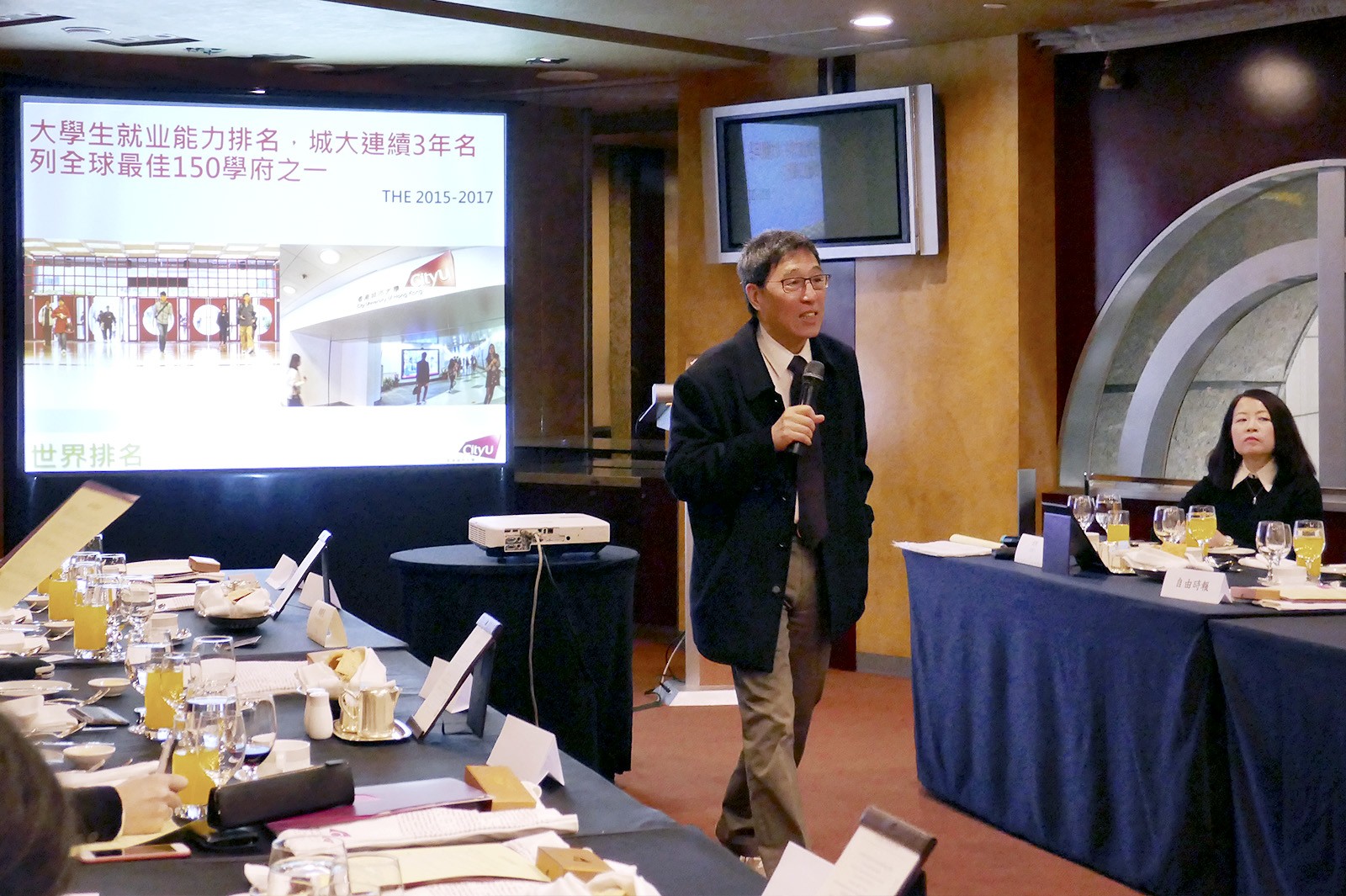 Professor Kuo introduces CityU’s latest development to media representatives in Taiwan.