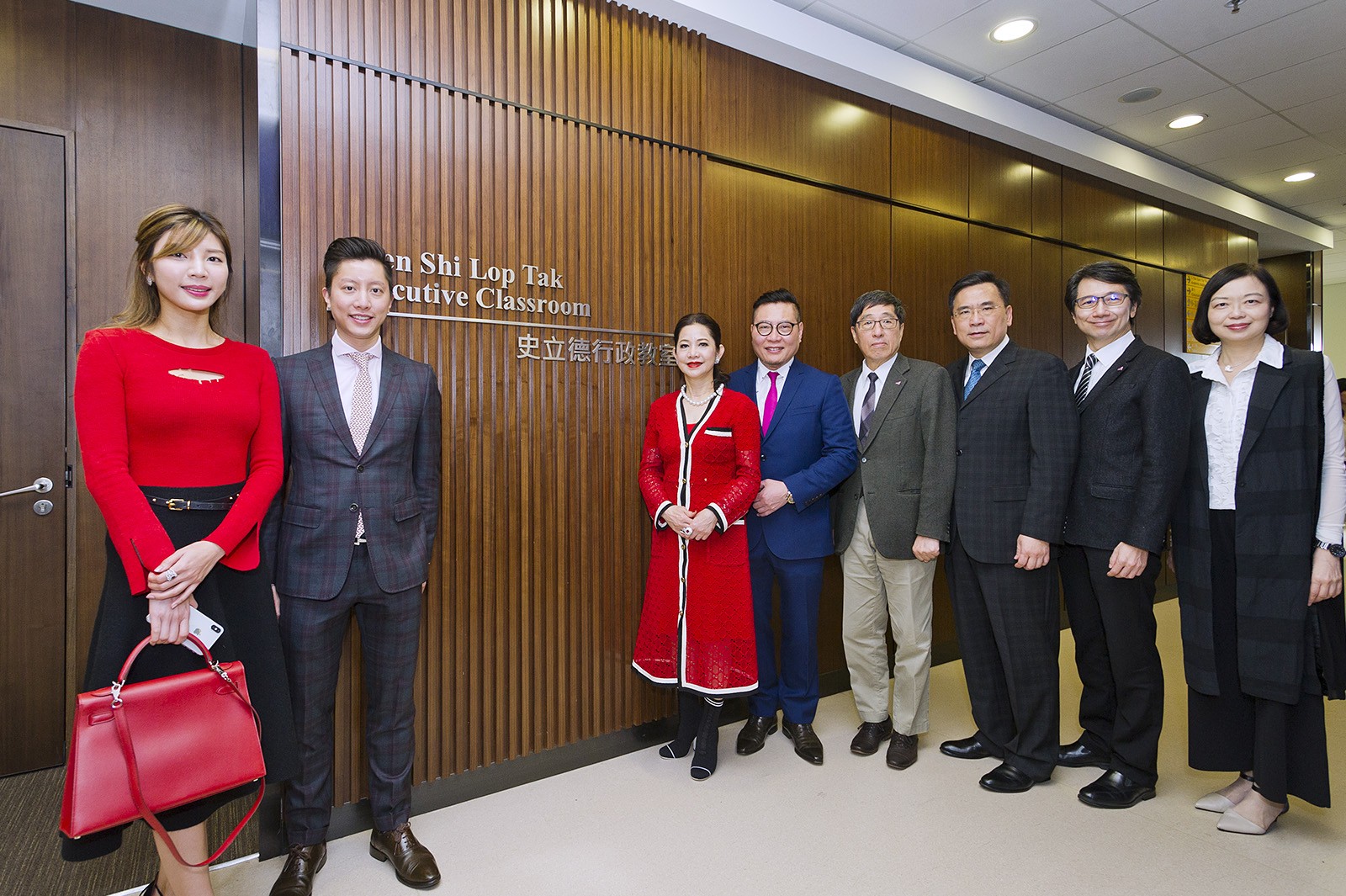 CityU appreciates the contributions of alumnus Dr Shi (5th from right). 