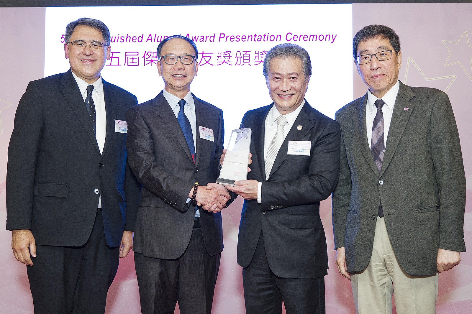 Dr Haywood Cheung (second from right) is conferred the 5th Distinguished Alumni Award of CityU. The ceremony was officiated by Dr Chung Shui-ming, CityU Pro-Chancellor (second from left), Mr Lester Garson Huang, CityU Council Chairman (far left), and Professor Way Kuo, CityU President (far right). 