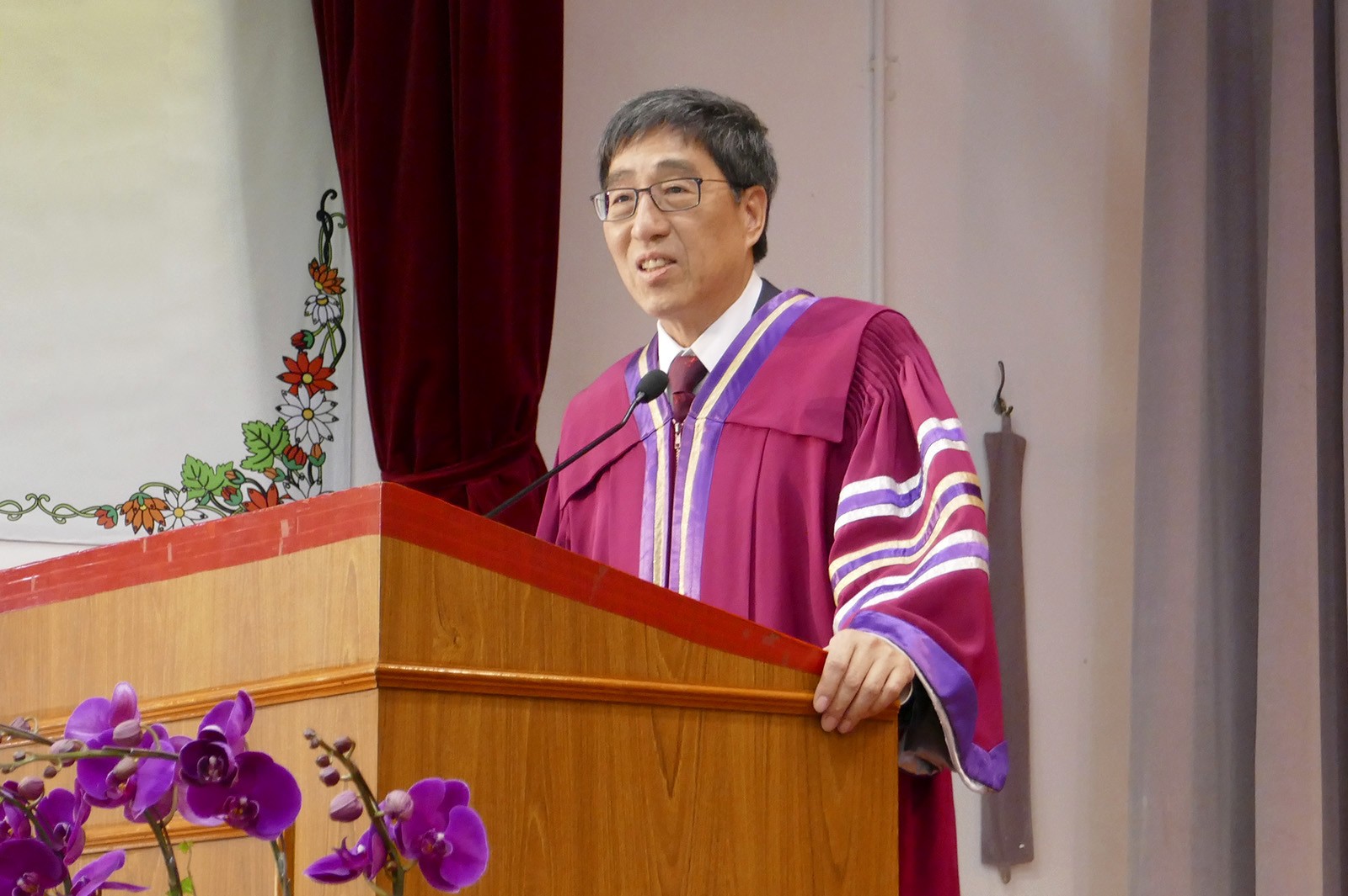 Professor Kuo delivers an address during speech day at a local secondary school. 