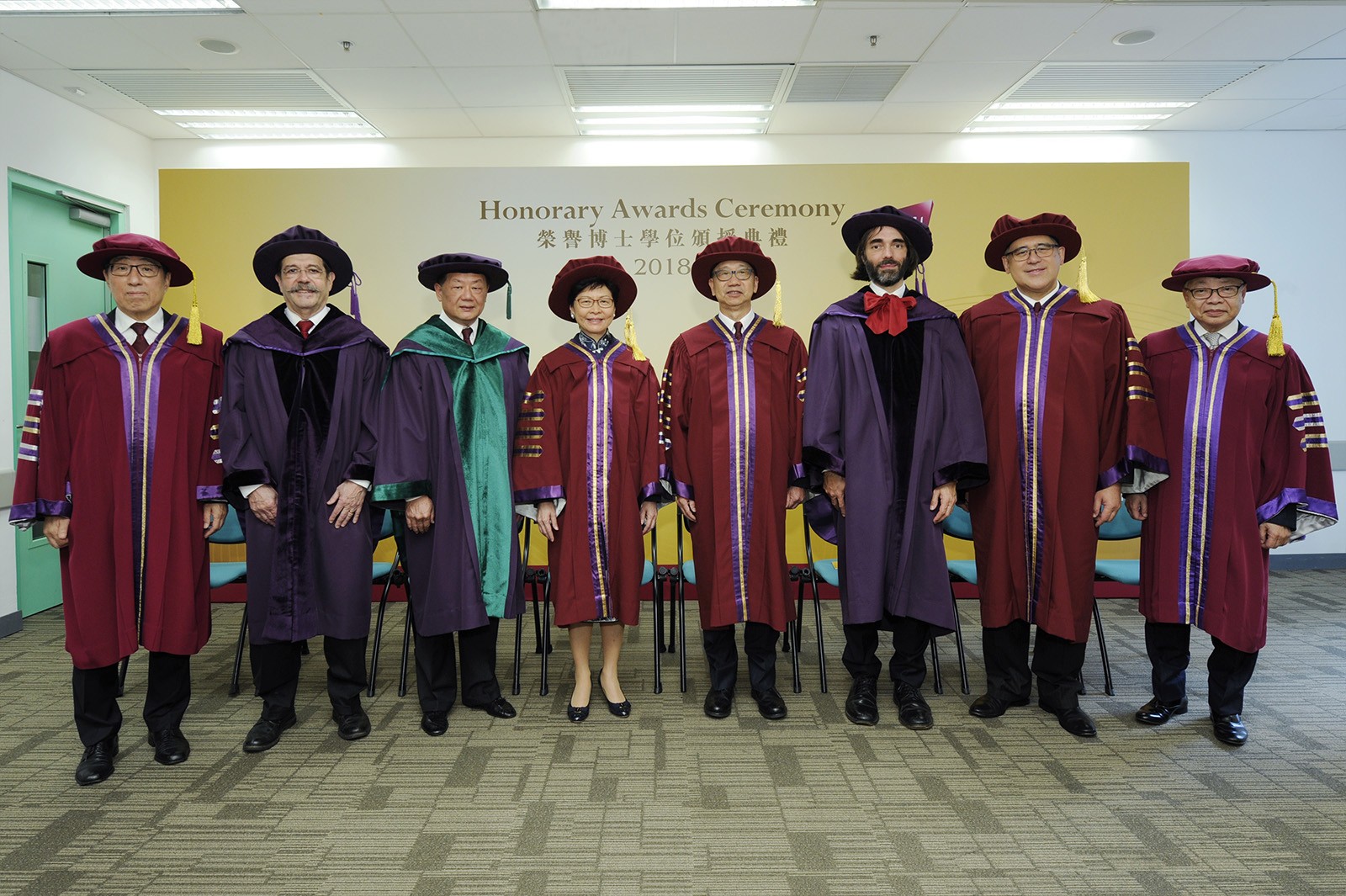 （左起）郭位教授、阿蘭‧阿斯佩教授、胡曉明博士、林鄭月娥女士、鍾瑞明博士、賽德里克‧維拉尼教授、黃嘉純先生、周永成先生。