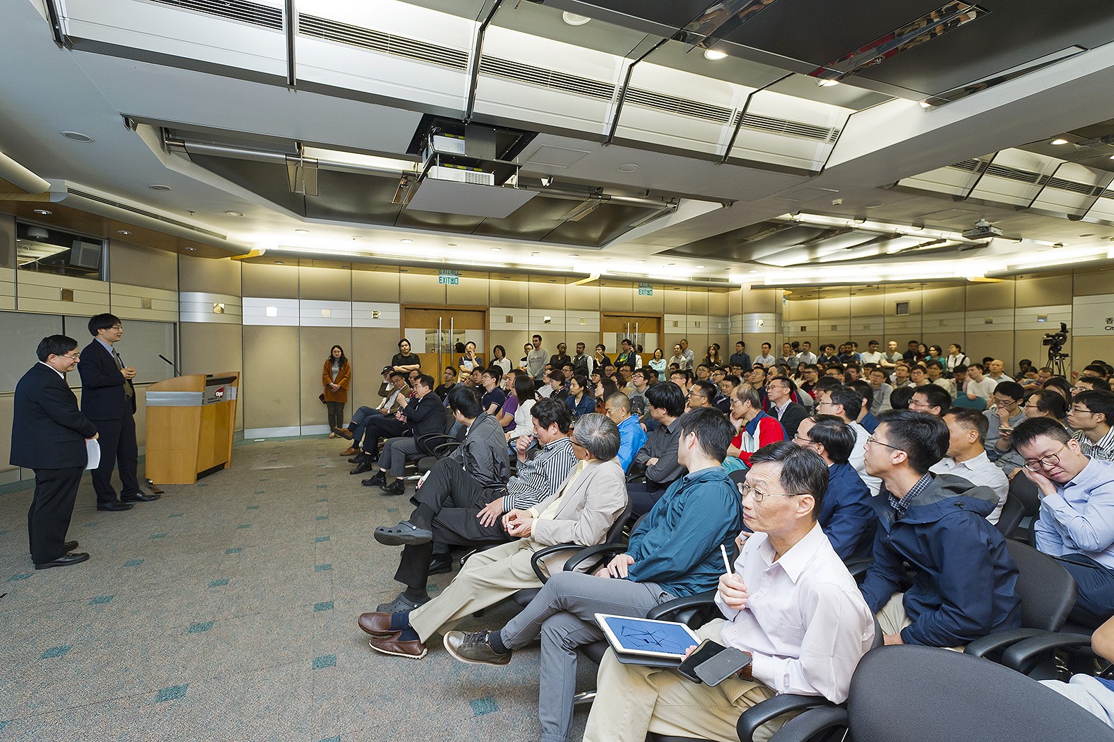 The lecture was titled “Nature-inspired Innovation: Art, Science and Technology”.