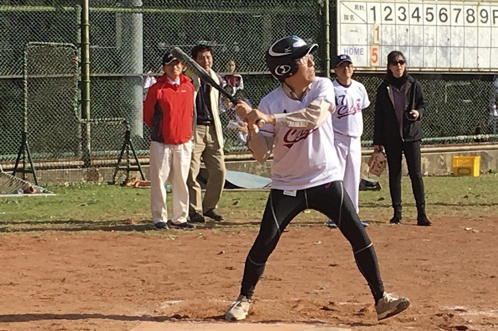 President Kuo shows his batting skills.
