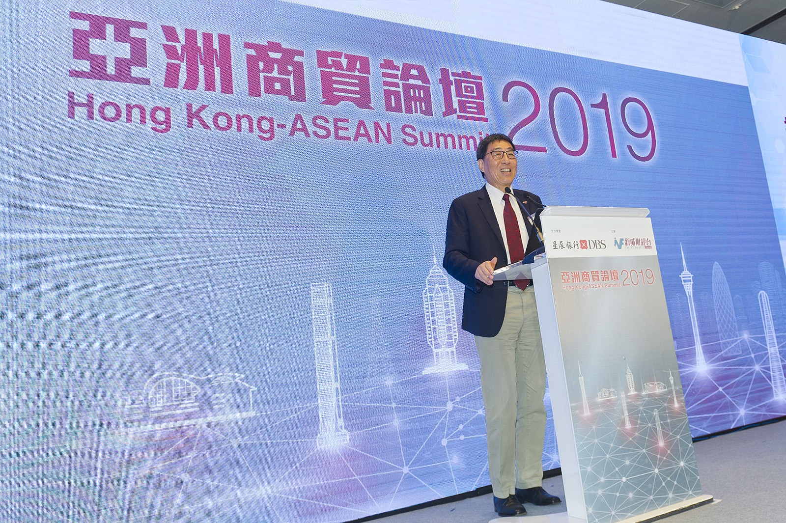 Professor Kuo delivered a keynote speech on &quot;How to promote the development of innovation and technology in Hong Kong” at the Hong Kong-ASEAN Summit 2019. The Summit was attended by some 200 distinguished members of the community, including the consuls general of Asian countries and other government guests, along with representatives from the business community.